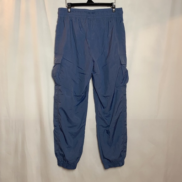 📚Nike Sportswear Icon Clash Women's Woven Pants - Picture 16 of 16